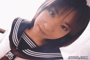 Jugueteando con una colegiala en la bañera
