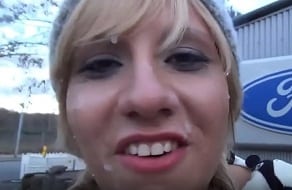 Lena Loch quiere que se le corran en la cara cuando folla en público
