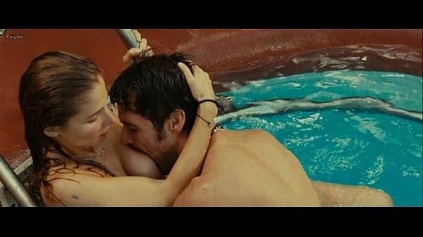 Elsa Pataky nos envía este vídeo erótico totalmente desnuda