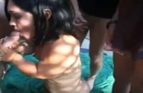 Árabe enana se mete en un gang bang