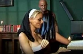 La actriz porno Antonia Deona y follada entre varios hombres