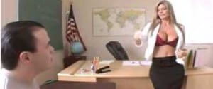 La directora Kristal Summers se folla a un estudiante