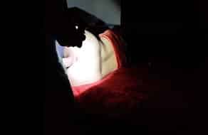 Un ladrón entró en su casa y la folló además de robarle